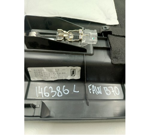 Обшивка багажника левая