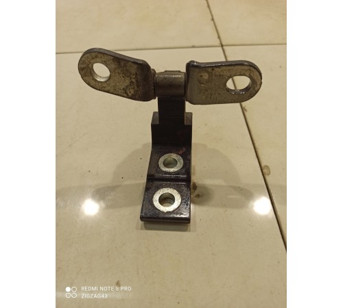 Петля двери(задняя правая нижняя)