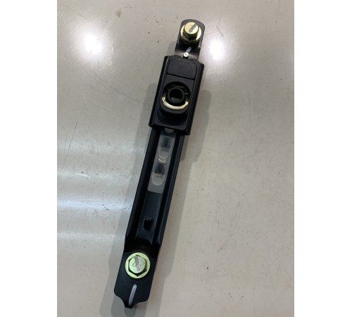 Регулятор высоты ремня безопасности (передний, левый)