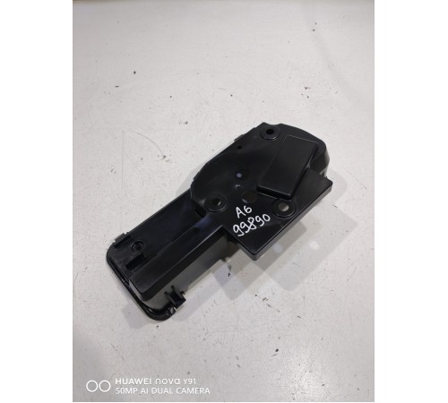 Кожух замка багажника