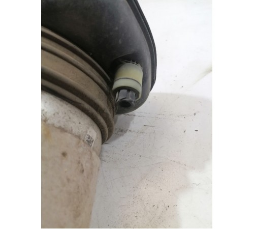 Амортизатор подвески задний правый в сборе