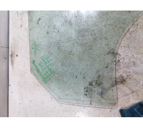 Стекло двери заднее правое