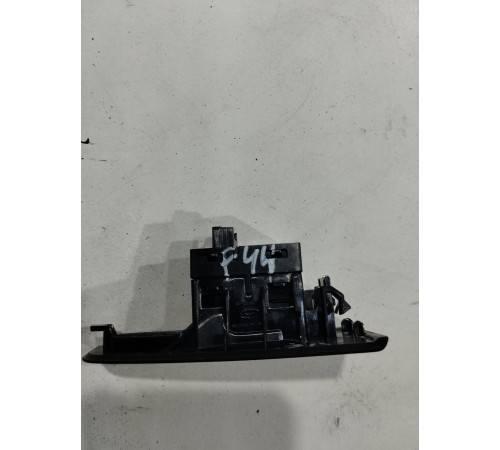 Кнопка стеклоподъемника (задняя левая)