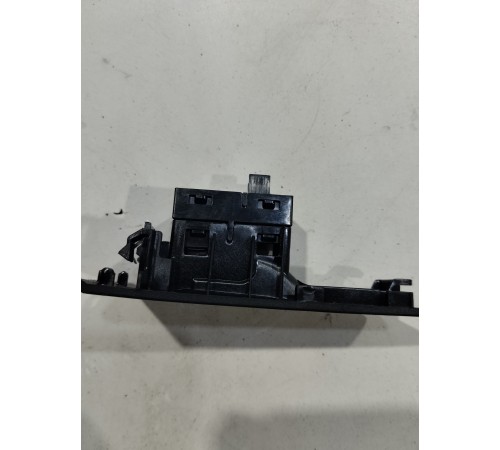 Кнопка стеклоподъемника (задняя левая)