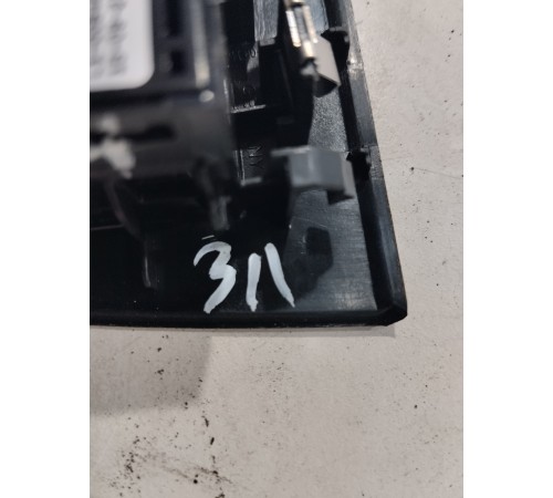 Кнопка стеклоподъемника (задняя левая)