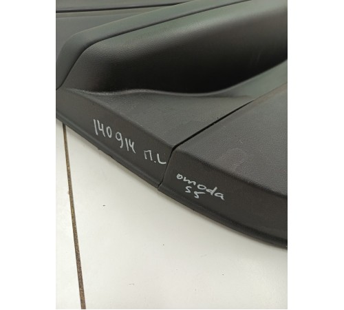 Обшивка двери передняя левая