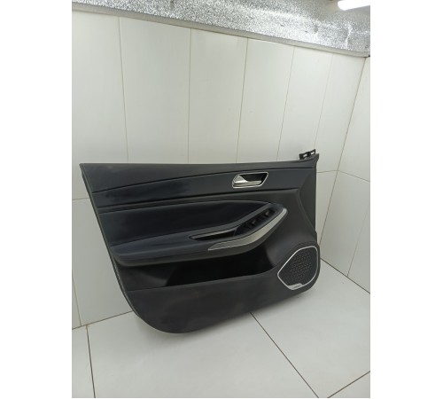 Обшивка двери передняя левая