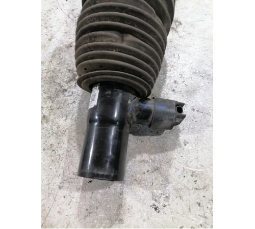 Передняя пневмостойка левая