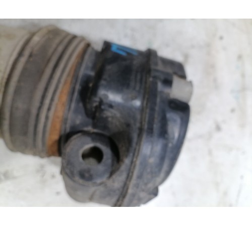 Передняя пневмостойка левая