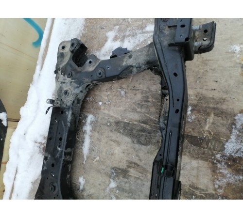 Подрамник передний