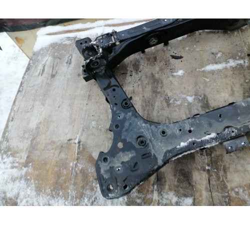 Подрамник передний