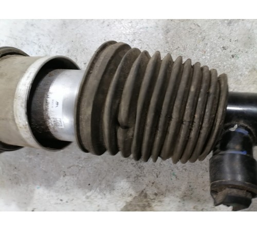 Передняя пневмостойка левая