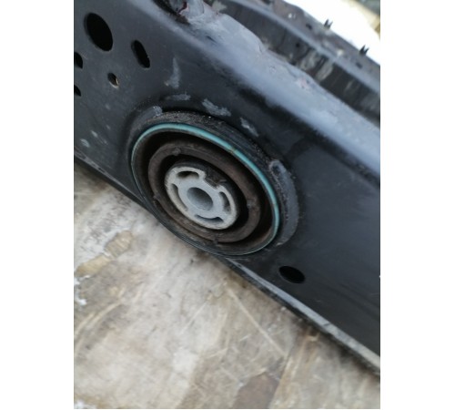 Подрамник передний