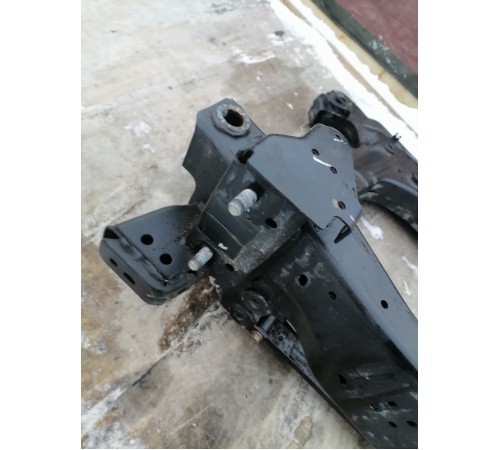 Подрамник передний