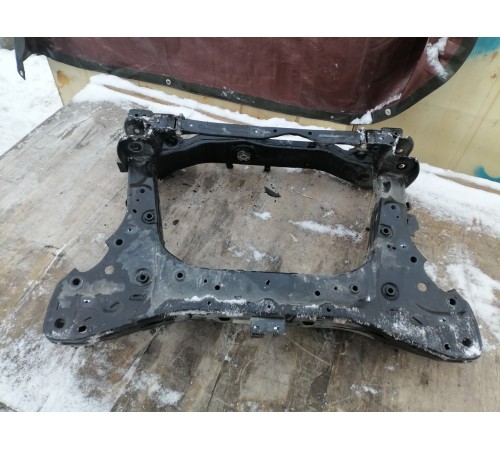 Подрамник передний