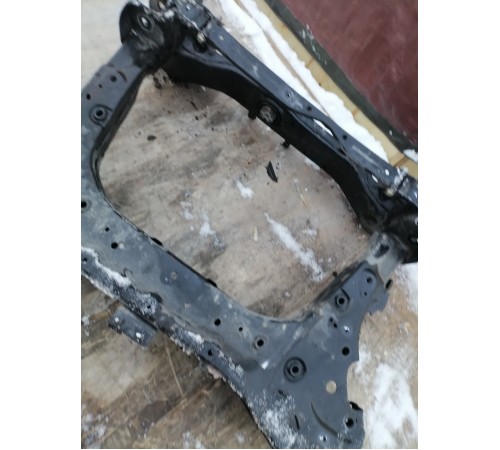 Подрамник передний