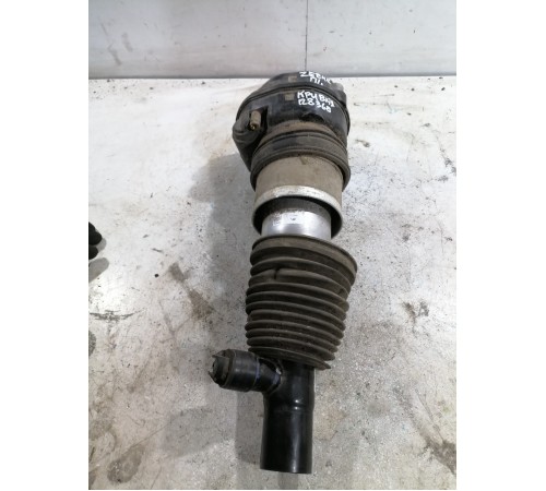 Передняя пневмостойка левая