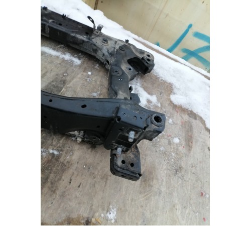 Подрамник передний