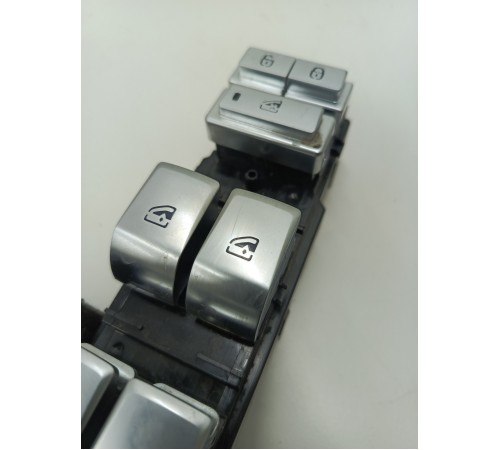 Блок управления стеклоподъемниками передний левый