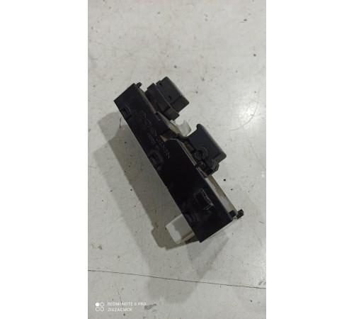 Кнопка стеклоподъемника (задняя правая)