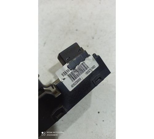 Кнопка стеклоподъемника (задняя правая)