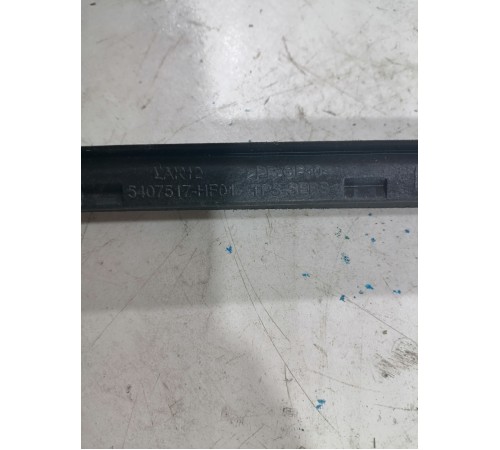 Молдинг лобового стекла левый