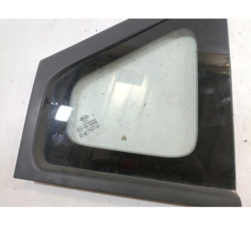 Глухое стекло , форточка задняя правая