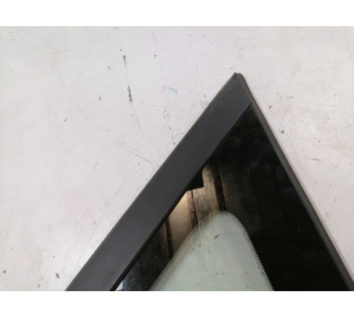 Глухое стекло , форточка задняя правая