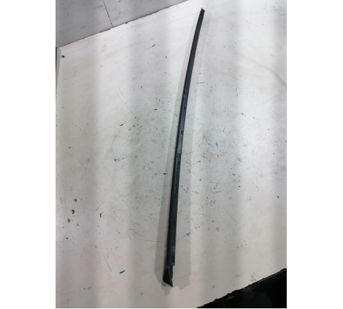 Молдинг лобового стекла левый