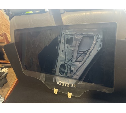 Стекло двери задней левой