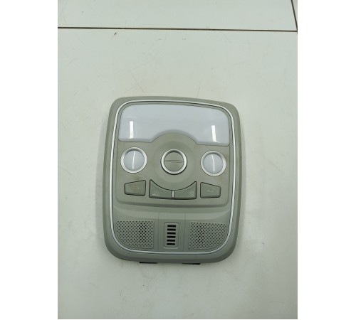 Плафон внутреннего освещения салона передний