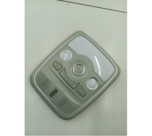 Плафон внутреннего освещения салона передний