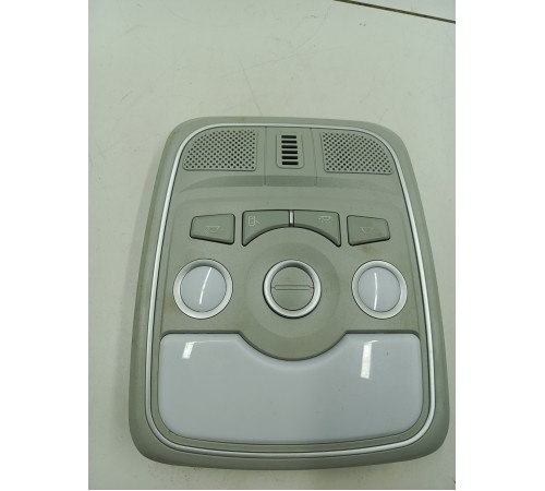 Плафон внутреннего освещения салона передний