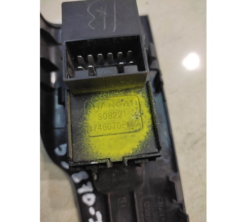 Кнопка стеклоподъемника (задняя, правая)