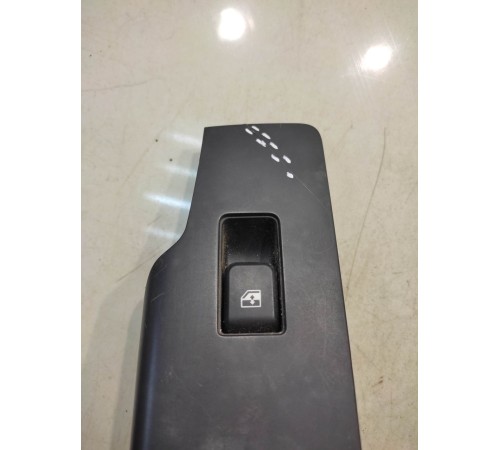 Кнопка стеклоподъемника (задняя, правая)