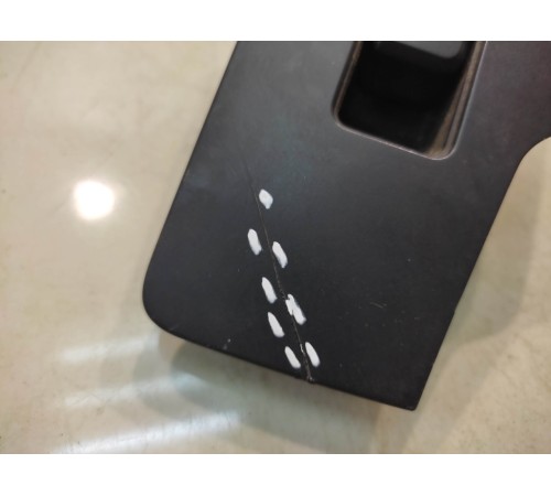 Кнопка стеклоподъемника (задняя, правая)