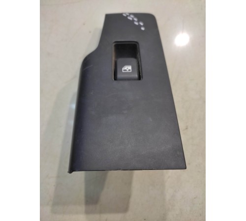 Кнопка стеклоподъемника (задняя, правая)