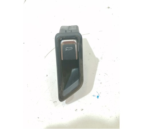 Кнопка открывания багажника