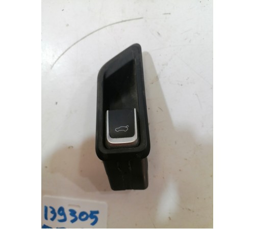 Кнопка открывания багажника