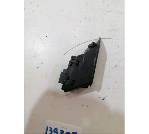 Кнопка открывания багажника