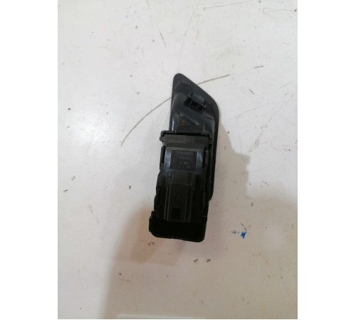 Кнопка открывания багажника