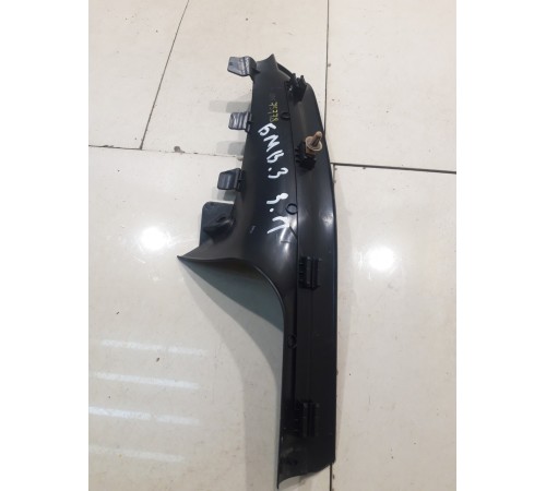 Обшивка багажника (задняя, правая)