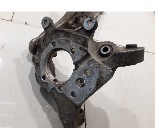 Кулак поворотный (задний, правый)