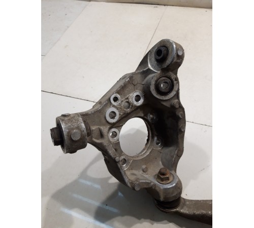 Кулак поворотный (задний, правый)