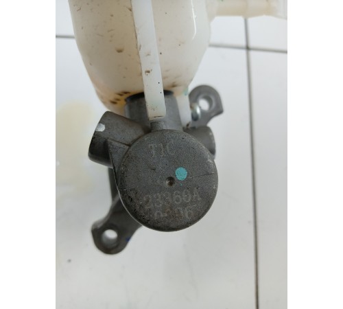 Главный тормозной цилиндр с бачком