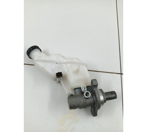 Главный тормозной цилиндр с бачком