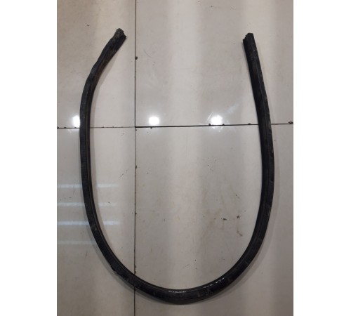 Уплотнитель капота