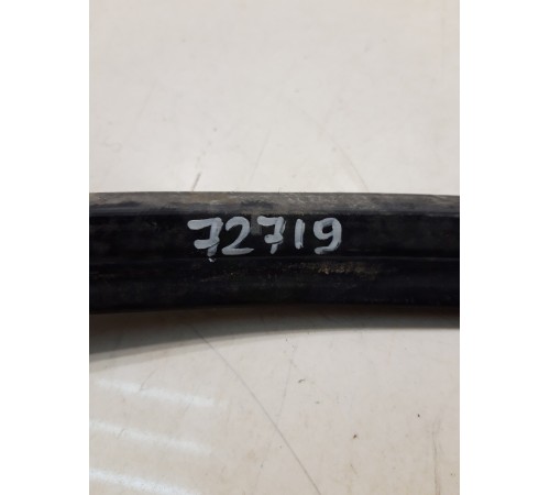 Уплотнитель капота