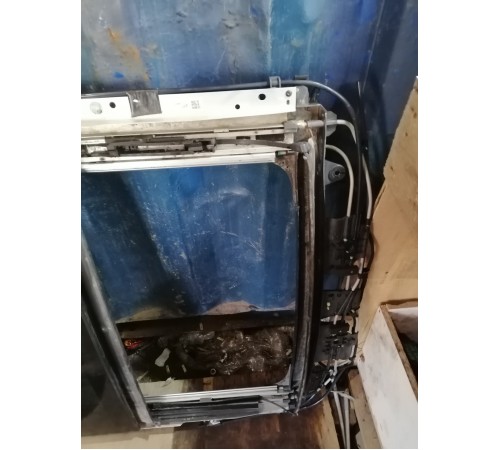 Люк в сборе