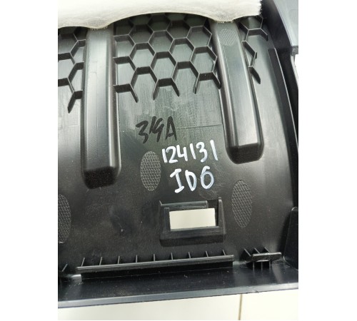 Накладка торпедо правая под бардачок